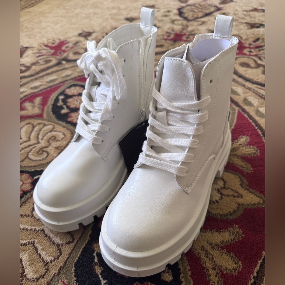 Forever 21 faux leather boots 5.5 , ( Not Available ) - Picture 4 of 6
